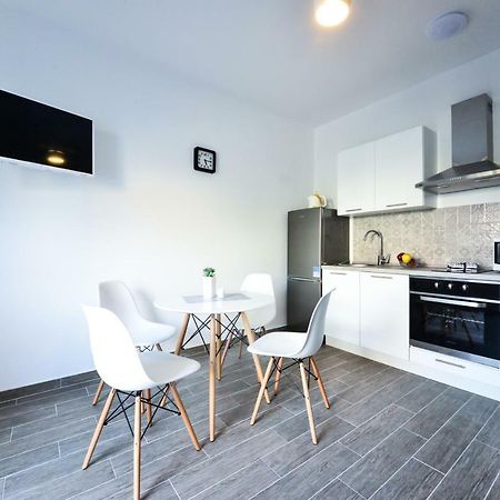 Apartmani Ab Zára Kültér fotó