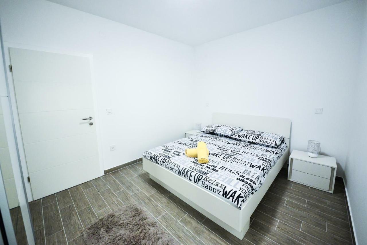 Apartmani Ab Zára Kültér fotó
