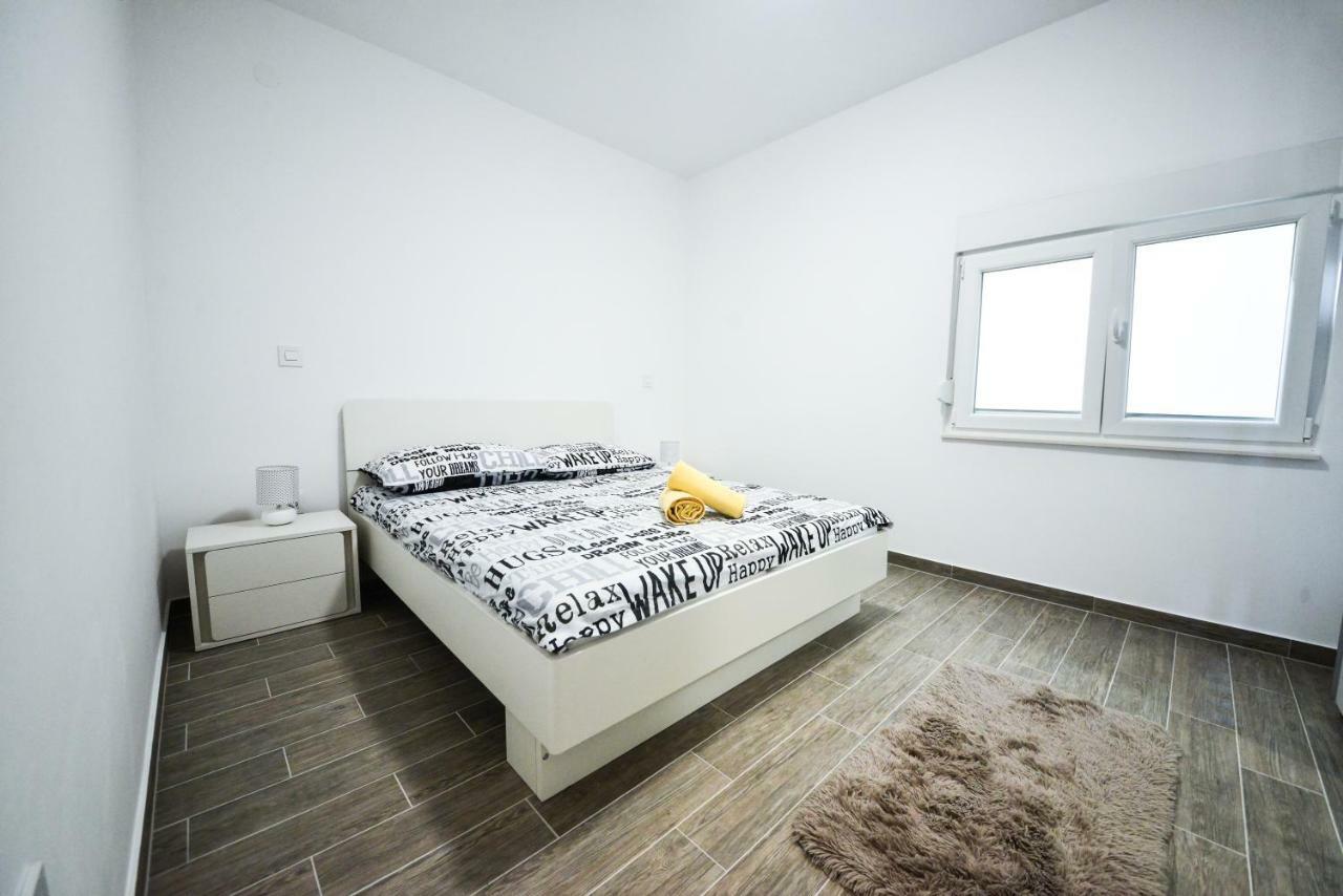 Apartmani Ab Zára Kültér fotó