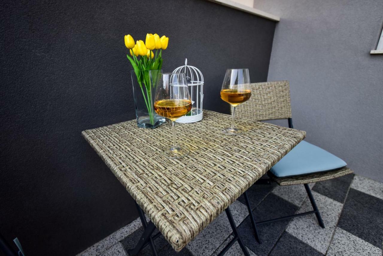 Apartmani Ab Zára Kültér fotó